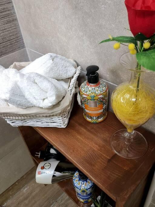 Casa Comoda E Centrale In Quartiere Storico Di Napoli Ngoại thất bức ảnh