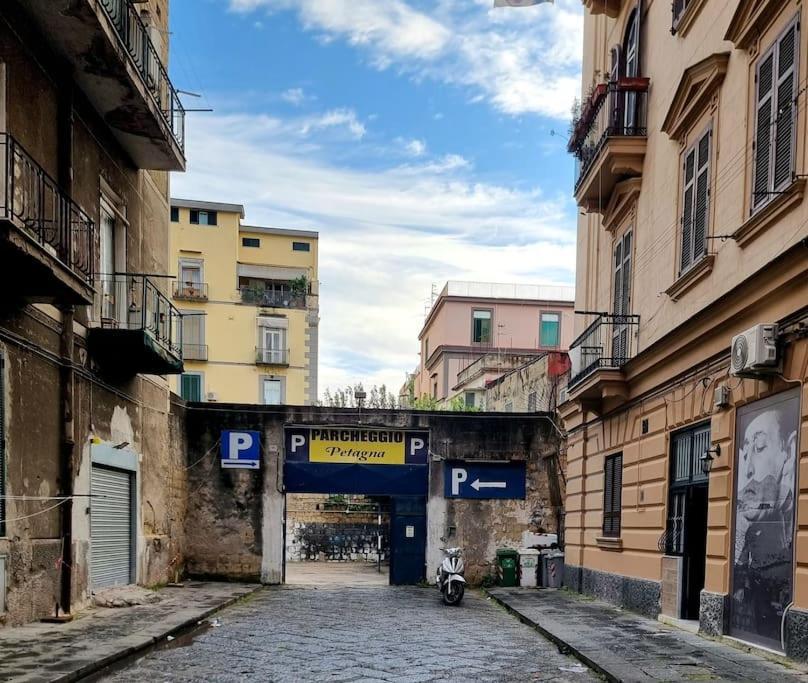 Casa Comoda E Centrale In Quartiere Storico Di Napoli Ngoại thất bức ảnh