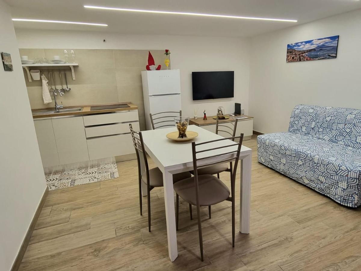 Casa Comoda E Centrale In Quartiere Storico Di Napoli Ngoại thất bức ảnh